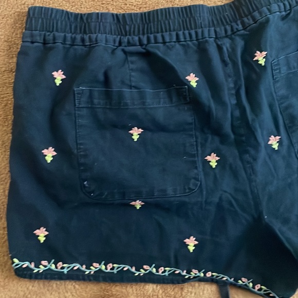 Large Navy Loft Running Shorts for Women with flower design - Picture 7 of 8